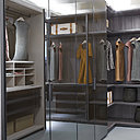 Le dressing n’est pas oublié avec une présentation des systèmes de rangement les plus esthétiques et fonctionnels.