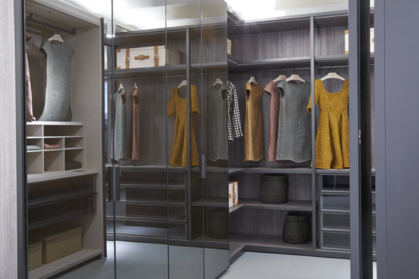 Le dressing n’est pas oublié avec une présentation des systèmes de rangement les plus esthétiques et fonctionnels.