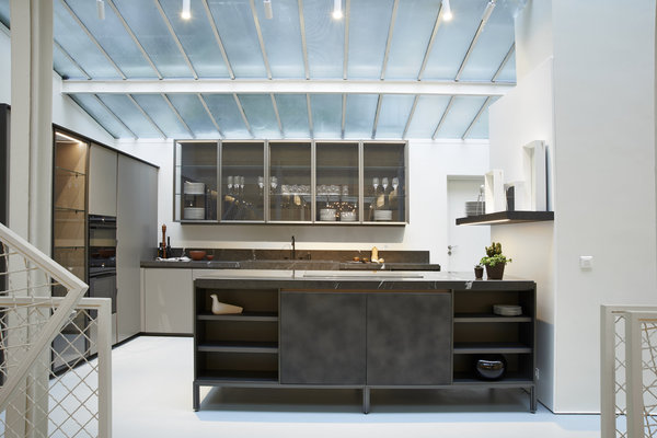 L’univers de la cuisine n’est pas oublié avec notamment des propositions de la marque Poliform Varenna.