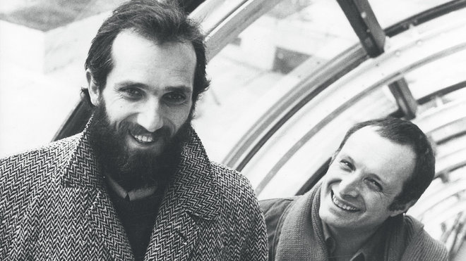 On doit l’architecture très audacieuse du Centre Pompidou au talentueux trio Gianfranco Franchini, Renzo Piano (à gauche) et Richard Rogers (à droite). Leur atelier a été ouvert à Paris en 1971.
