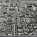 Le Centre Georges Pompidou est aussi un monument phare de Paris qui a redonné une identité à une enclave. Et il est devenu un véritable lien et passage obligé entre le quartier des Halles et le quartier du Marais.