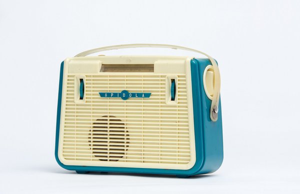 Transitor radio Spidol, années 1960-62, fabriqué par  VEF Radio à Riga. Design Adolf Irbitis.