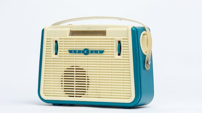 Transitor radio Spidol, années 1960-62, fabriqué par  VEF Radio à Riga. Design Adolf Irbitis.