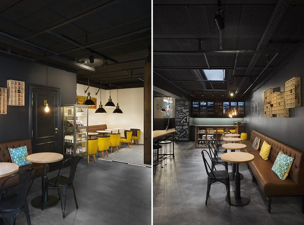 Au mur, des objectifs d’appareils photos insérés dans des casiers à bière pour créer un décor graphique.