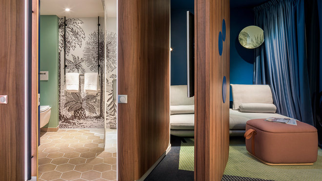 La suite offre aussi un canapé convertible pour deux personnes et un pouf qui se transforme en lit pour une personne ou un enfant.