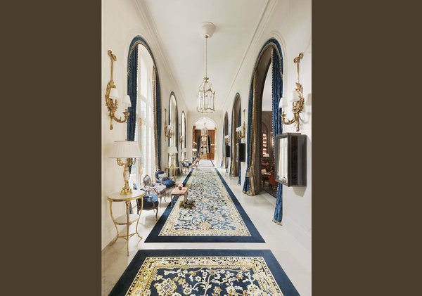 Couloir du Ritz de Paris, en 2017, après rénovation. Tout a changé sans vraiment changer !
