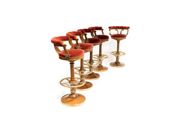 Tabourets du Ritz Club, provenant du Ritz à Paris, le lot estimé entre 800 € et 1000 €.