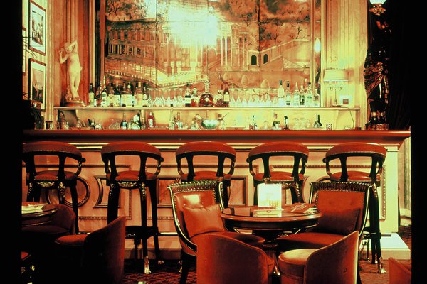 Le Ritz Bar de Paris, dans les années 1980.