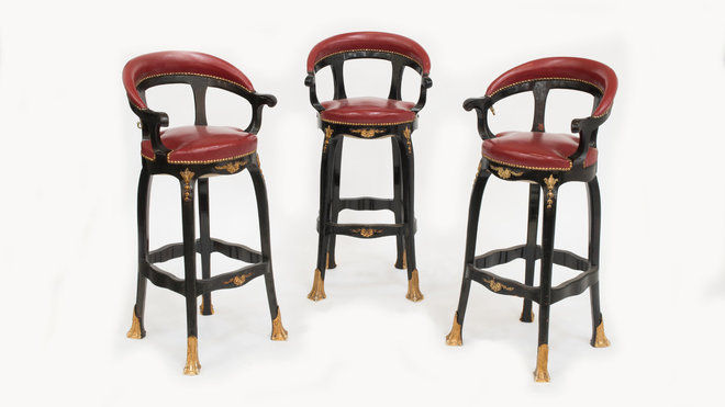 Trois tabourets au Ritz Bar, provenant du Ritz Paris ┬® Artcurial