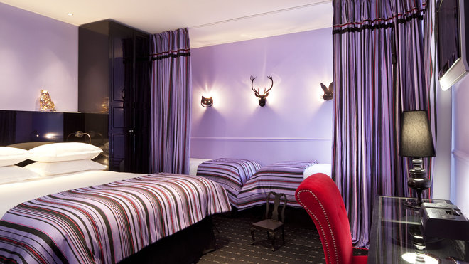 Dans la Chambre Aux Merveilles, des teintes parme et violet doux. Dans la Chambre Aux Merveilles, des teintes parme et violet doux.