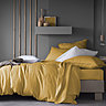 Avec du blanc, ce coloris chaud sera parfait aux beaux jours ! Collection Rêve de lin, coloris Curry, lin lavé 195 g, à partir  de 149 €, la housse de couette une personne,  Blanc Cerise.