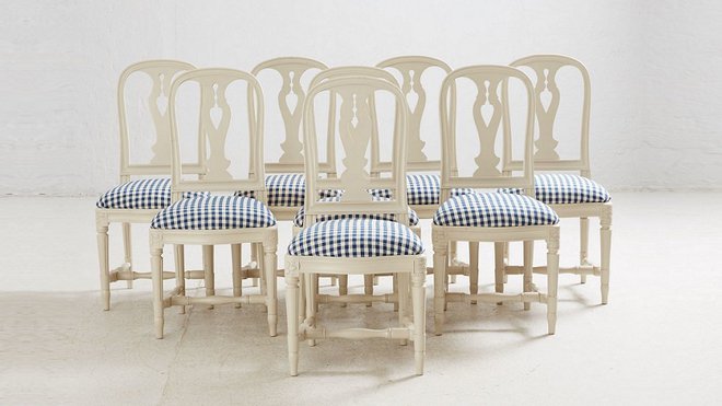 Série de fauteuils de la Collection 1700. Adjugée 3100 € le 30 janvier 2017 par Stockholms Auk-tionsverk Online.