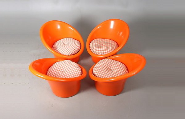 Quatre fauteuils « Skopan », création Ole Gjerløv-Knudsen et Torben Lind pour Ikea, 1974. Adjugés 200 € le 25 mai 2016 par Stadsauktion Sundsva.