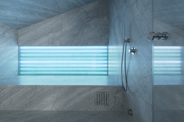 Le hammam offre le luxe de la chromothérapie.