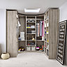Un dressing économique à vos mesures : dans un coin de la chambre, un dégagement, un dressing ouvert pour optimiser l’espace et utiliser toute la hauteur du sol au plafond. Caissons modulables avec éléments d’angle, colonnes de 36 et 56 cm de large, avec tiroirs et tringles, en panneaux de particules recouverts de papier imitation bois acacia ou chêne clair, modèle Panama et Cuba, à partir de 125 €, la composition de base, chez Lapeyre.