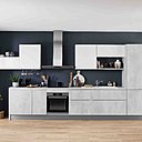 Façades épurées et effet bicolore, blanc et décor minéral : meubles de cuisine, modèle Eyre Stone, avec portes recouvertes de mélaminé structuré bois. Caissons suspendus, posés sur plinthes ou piétement. A partir de 849 €, la composition type, chez Lapeyre.