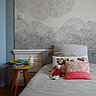 Dans la chambre des enfants, papier-peint, modèle Cloudy, création Bien Fait chez Au Fil des Couleurs.