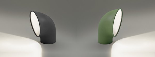 Etanche. Comme les manches à air des bateaux, elles offrent une grande résistance aux éléments, émettent un éclairage bidirectionnel, économique et fonctionnel grâce à l’utilisation d’une source LED. Idéales pour éclairer un portique, une piscine ou un jardin. Borne Piroscafo, création Ernesto Gismondi, fonte d’aluminium, polycarbonate, 392 €, Artemide.