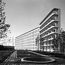 Sanatorium de Paimio en Finlande, création Alvar Aalto, 1928-1933. Le complexe est constitué de 4 ailes reliées par un corps central abritant la réception, les escaliers et les ascenseurs.