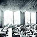 Les formes ondulantes et organiques du plafond en bois de l’auditorium de la bibliothèque municipale de Viipuri (Vyborg) sont déterminées par des exigences acoustiques. Création Alvar Aalto, 1927-1935.