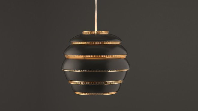 Suspension A 331, dite La Ruche, création Alvar Aalto, 1953. Ce luminaire sculptural a été dessiné à l’origine pour l’université de Jyväskylä, en Finlande.