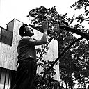 lvar Aalto dans son jardin et dans sa maison à Helsinski. Il a déclaré : « De tous les comités de standardisation, la nature est le plus remarquable. »