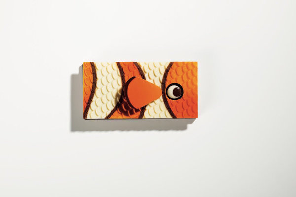 Le poisson clown fait le pitre aux chocolat ivoire coloré, praliné, lait d'amandes.