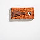 Le poisson pané au chocolat au lait praliné noisette aux éclats de crêpe dentelle.