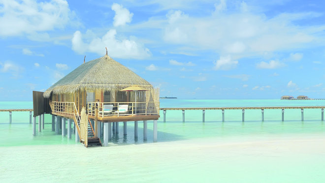 Hôtel Constance Moofushi aux Maldives.