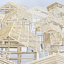 Home of the Elderly, résidence pour personnes âgées à Tohoku au Japon. Pour ce projet, Junya Ishima s’est inspiré des habitations traditionnelles japonaises et de la technique ancestrale de l’hikiya ou art de déplacer des maisons d’un endroit à un autre sans les démonter. Il a ainsi réuni une quarantaine d’habitations venant des 4 coins du Japon et destinées à être démolies pour composer un ensemble harmonieux où les résidents n’ont pas perdu leurs repères.