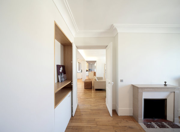 L’espace chambre des parents s’est enrichi d’un nouveau meuble placé devant le dressing.