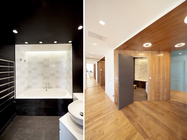 La salle de bains écrin a été traité comme un cabinet en noir et blanc. La baignoire est insérée dans une alcôve. Carrelage mural et au sol en grès Cérame (Royal Mosa. Vasque de Norman Foster chez Duravit. La porte peinte en bleu s’ouvre sur le domaine des ados. La suppression des couloirs a engendré la mise en place de compléments de parquets.