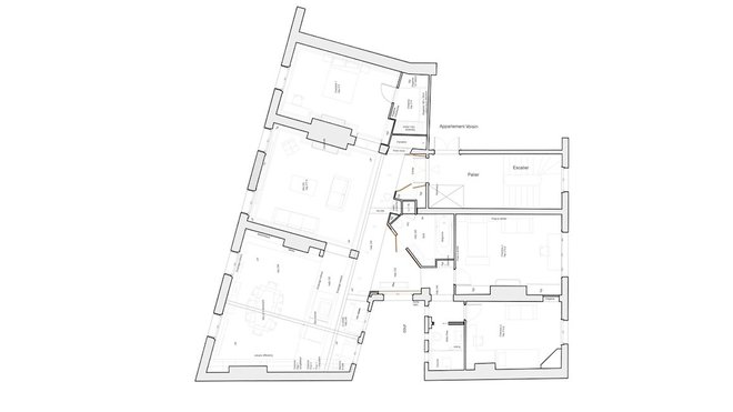 Dans cet appartement T5 (3 chambres, un salon, une salle à manger), on a créé une cuisine ouverte sur la salle à manger et des niches de circulation qui viennent séparer les pièces à vivre des pièces de nuit.