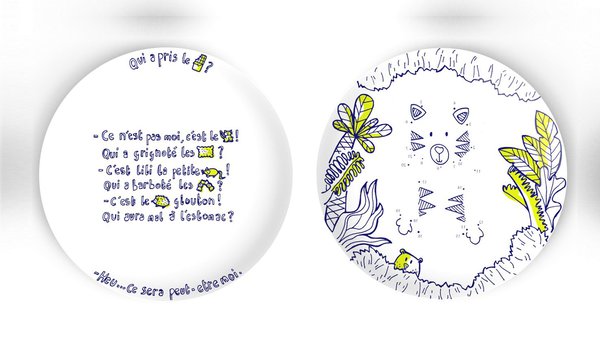 Pièces extraites du semainier « A table ! » avec 7 assiettes à dessert (27 cm de diamètre), 2 timbales (7 cm x 5 cm x 7,5 cm) et 2 assiettes creuses (16,5 cm de diamètre).