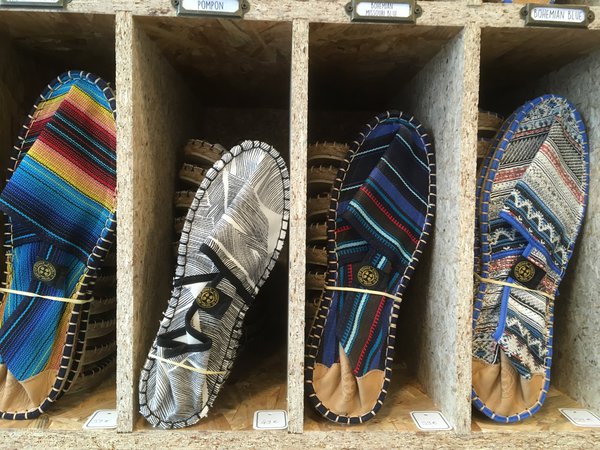 Espadrilles en Tissage basque indispensable pour les vacanciers de la côte.