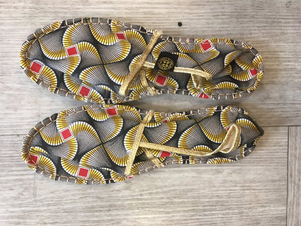 C'est la wax que je préfère ! surtout quand les espadrilles sont bordées de biais or.