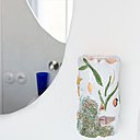 Clin d’œil aux sirènes de légendes, à la faune et la fore marine façon dessins d’enfant dans la chambre 14 dessinée par Thomas Defour et Antoine Grulier.