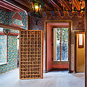 Luminaire d’origine restauré et réalisé par les artisans compagnons de Gaudi.