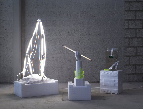 Luminaires à base de néons de la designer Anaïs Borie, diplômée de l’Académie de design d’Eindhoven.