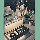 Chaise longue Vallée blanche, en métal chromé, mousse et tissu, création Pierre Guariche pour les Huchers Minvielle. Documentation extraite de la revue Arts Ménagers n °112, avril 1959, Paris.