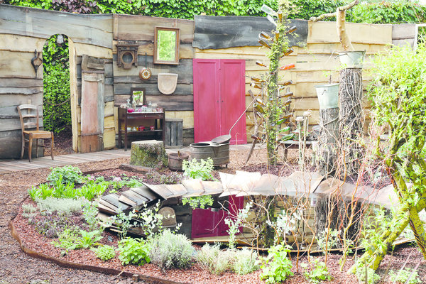 « Le pouvoir des sorcières » est un jardin coréen, médicinal et d’agrément, créé en 2017. Il offre une palette incroyable de fleurs curatives.