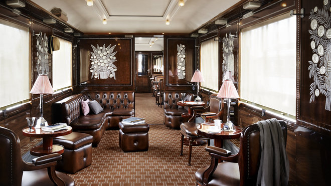 Décoration intérieure du train Côte d’Azur Pullman Express, avec panneaux en verre créés en 1929 par René Lalique, représentant des bouquets stylisés façon Art déco.