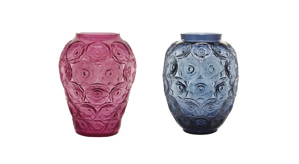 Rééditions du vase Anémones, en cristal coloré, créé en 1912 par René Lalique.