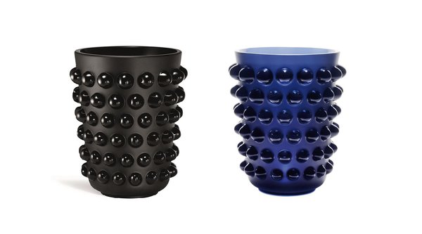 Rééditions du vase Mossi, en cristal coloré, avec effet kaléidoscope, créé par René Lalique en 1933.