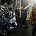 Peaux étendues sur des chevalets, à la sortie du foulon à la Tannerie Haas, Eichoffen.