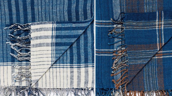 Plaids Hom en coton, offrant 4 échelles de tissages et nuances d’indigo, avec effets de rayures, réalisées sur des petits métiers.