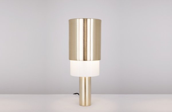 Totem lamp, lampe à poser monolithique et cylindrique chromée, en laiton poli, finition or rose avec réflecteur en plexiglass.