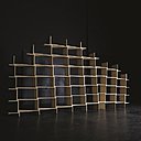 Détail de l’étagère Construction, en bambou et laiton. Edition MSZ, 2015. Fabrication Atelier Hubert Weinzierl, collection Particulière.