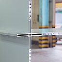 Détail de l’étagère Opus, en aluminium anodisé, nid d’abeilles aluminium. Edition MSZ, 2016. Fabrication Euro-Shelter, Collection particulière.