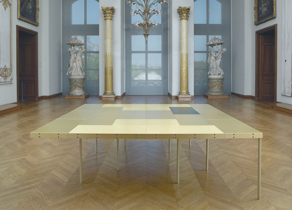 Table MAP-TBL, en aluminium anodisé, Collection MAP. Edition MSZ, 2013. Fabrication Marzorati Ronchetti/Chastagner, Collection particulière.